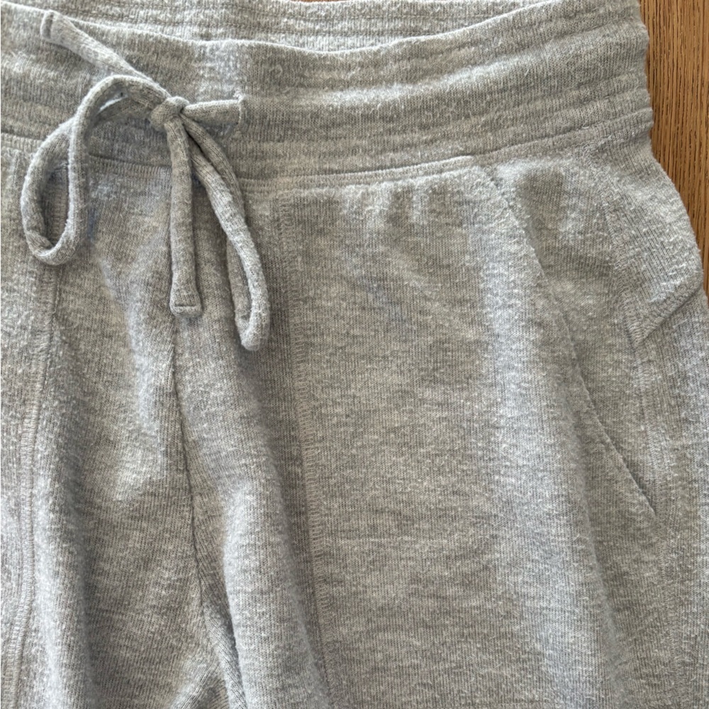 Alo Yoga Soho Lounge Set Pullover & jogger Sweatpants Womens Medium gray - Picture 2 of 8